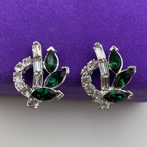 💛 Vintage Silver & Green Crystal Clip On Earrings | Botanical Leaf Design